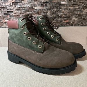 Boys Timber Boots (Size: 5.5 but fits women’s 7-7.5) - New Without Box!!